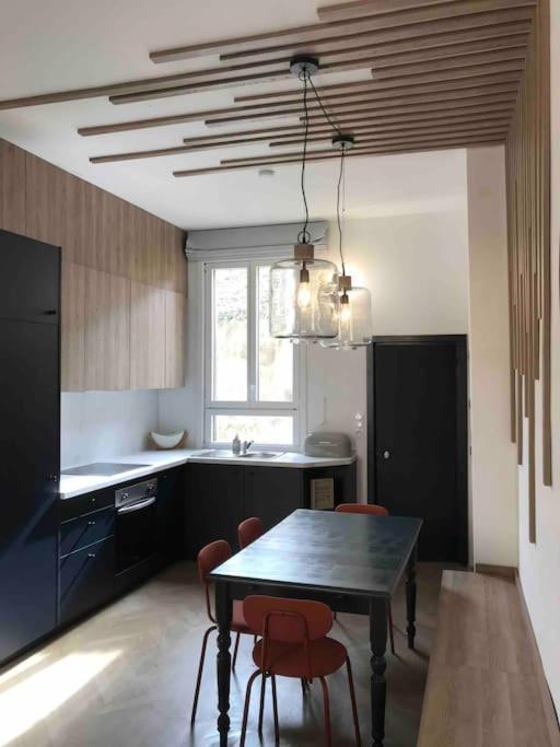 Grand Appartement En Maison De Ville Valréas Eksteriør billede