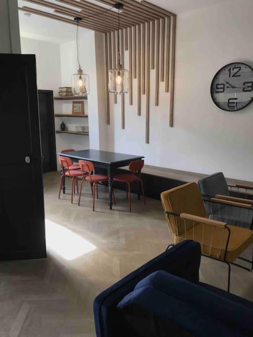 Grand Appartement En Maison De Ville Valréas Eksteriør billede